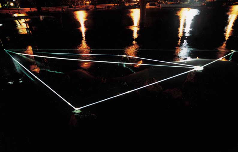 SPAZIO PERMEABILE 2002 Fibre ottiche in  acqua alta, m h 1,5x15x8, Jesolo (VE), Terrazza Mare, Light-Proof–A prova di luce.