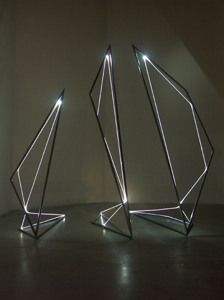 LIGHT LINE 2004 Stainless steel, optic fibers, feet h 10x7x10, Fioretto Gallery, Padova.