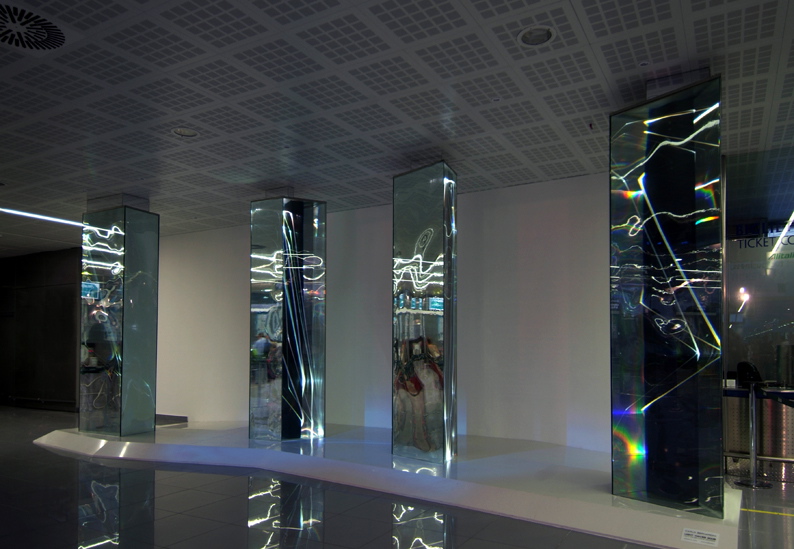 CARLO BERNARDINI, LIGHT WAVES 2008, Glass prisms, optic fibers, olf surface, videoprojection, sound; feet h 13x31x7. Brindisi; Aeroporto del Salento.